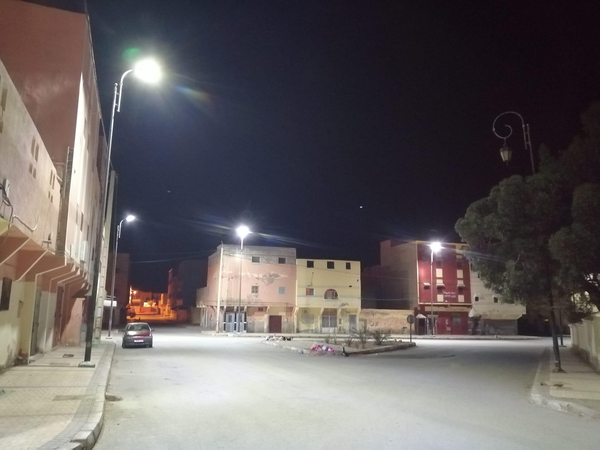 بلدية السمارة تشرع في تغيير المصابيح الصفراء بمصابيح LED