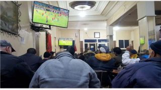 “البرمجة الليلية” تربك استعداد المقاهي المغربية لنقل مباريات كأس العالم