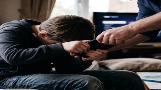 الى الأباء والأمهات .. كم ساعة يقضيها أطفالكم أمام الشاشات خلال العطلة الصيفية …