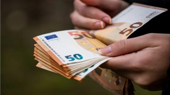 عودة الجالية تعزز نشاط سوق الصرف بالمغرب وسط “هيمنة اليورو”