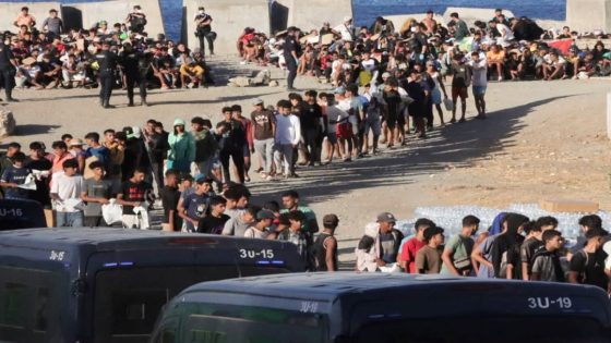 القضاء الإسباني يمنع إنشاء مخيم للمهاجرين بميناء سبتة المحتلة…