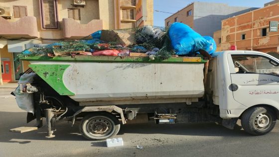 عمال النظافة بالسمارة.. عمل يومي بصمت ونكران الذات وحملات متواصلة للحفاظ على نظافة المدينة