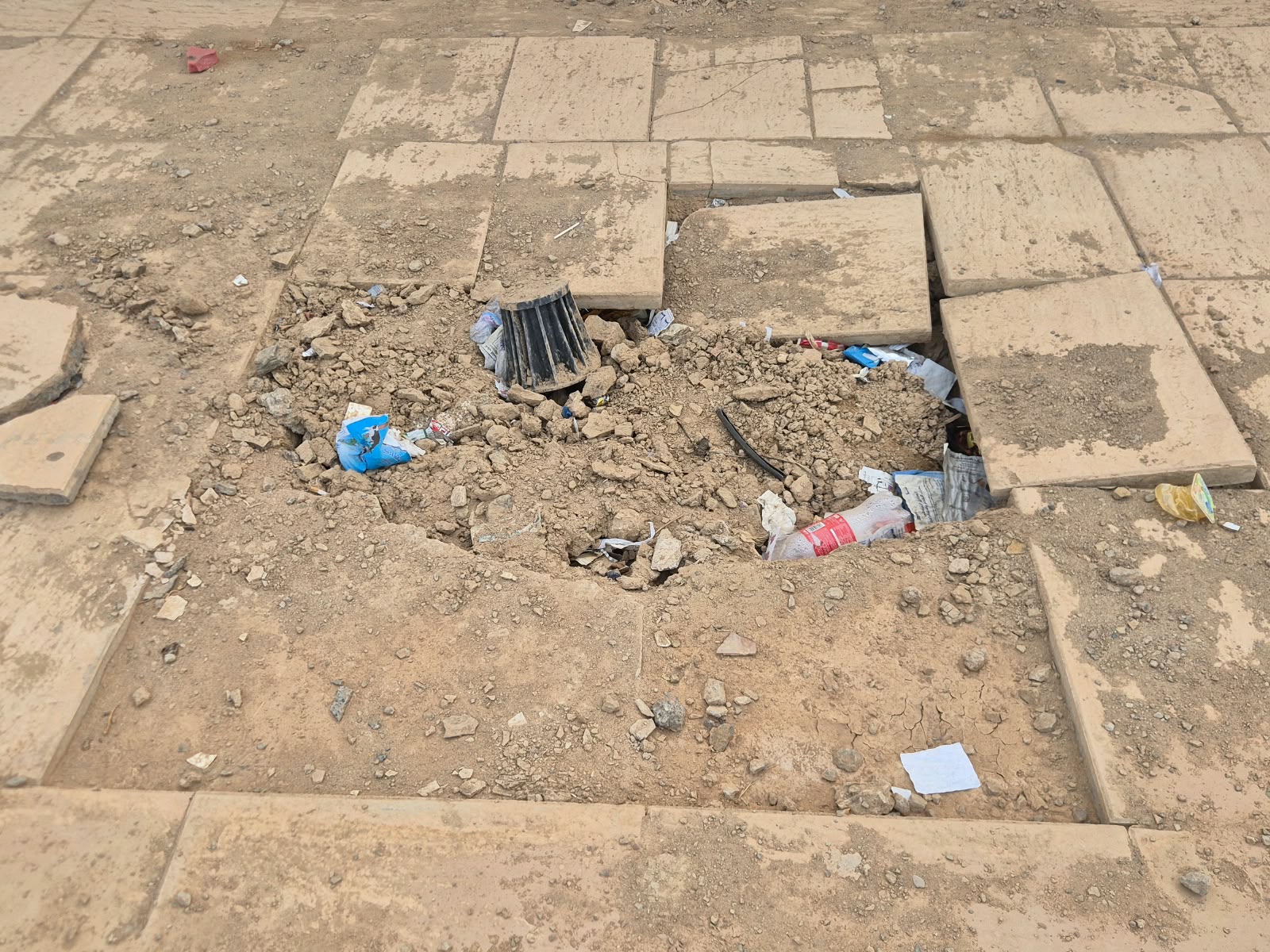 من “ألغام الطريق” سنة 2021 إلى ألغام الإسفلت اليوم.. بالوعات السمارة جرح قديم يرفض أن يندمل
