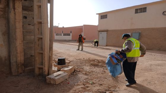  “صناع النظافة” في الميدان.. جماعة السمارة تواصل نفض الغبار عن أزقة وشوارع المدينة..