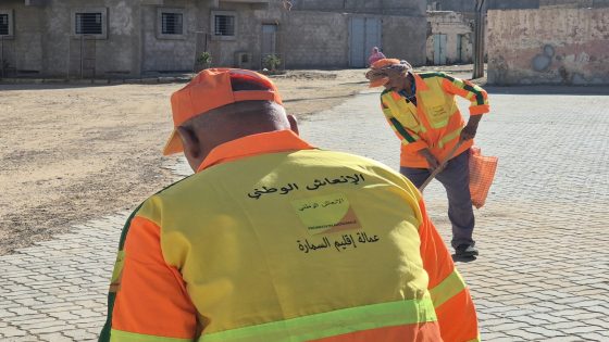 “صناع النظافة” في الميدان.. عمال الإنعاش الوطني ينفضون الغبار عن أحياء النهضة بالسمارة